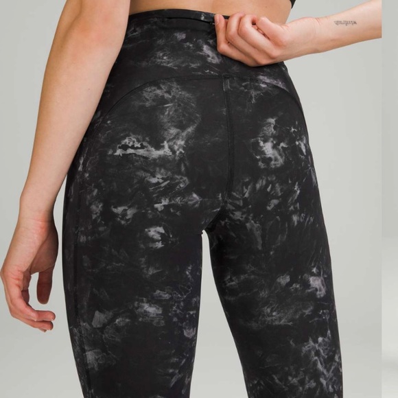 Lululemon Swift Speed High-Rise Tight 28"
🔥Aquila Black Multi. EUC - Picture 3 of 9